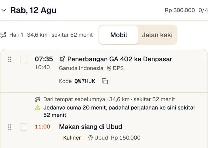 Potongan jadwal: pesawat mendarat, makan siang di Ubud tak lama sesudahnya, dan tanda kuning karena perjalanannya hampir satu jam